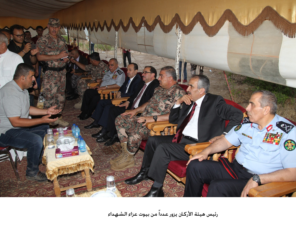 رئيس هيئة الأركان يزور عدداً من بيوت عزاء الشهداء<br>