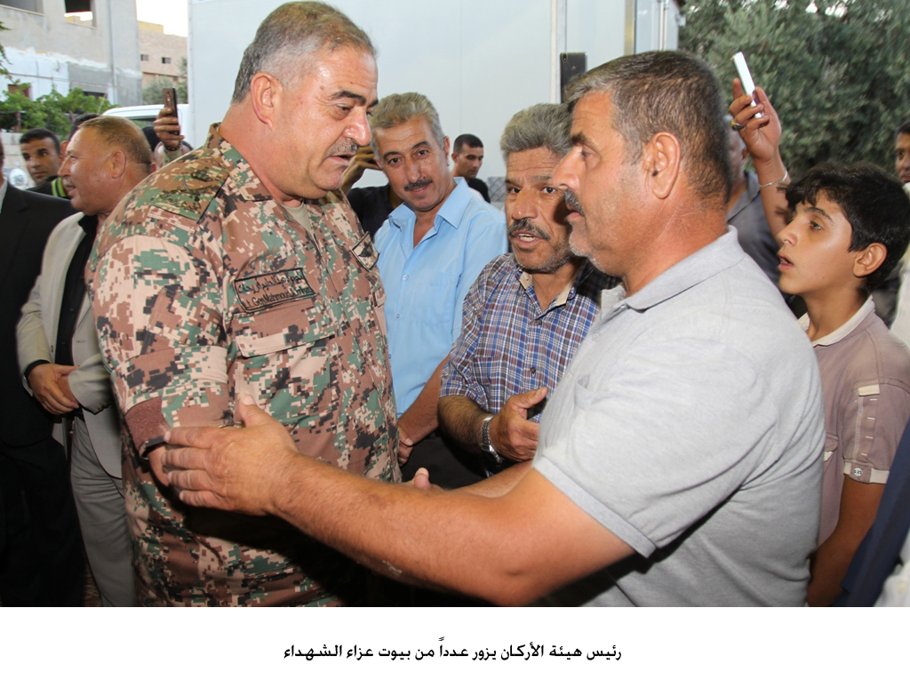 رئيس هيئة الأركان يزور عدداً من بيوت عزاء الشهداء<br>