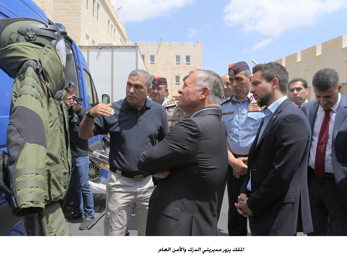 الملك يزور مديريتي الدرك والأمن العام<br>   