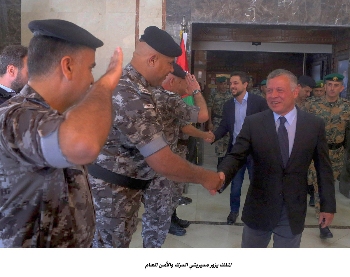 الملك يزور مديريتي الدرك والأمن العام<br>   