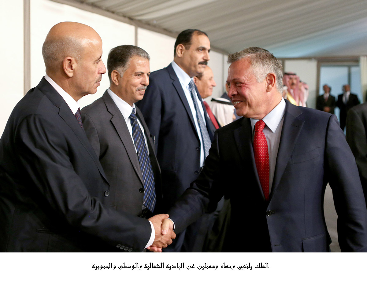 الملك يلتقي وجهاء وممثلين عن البادية الشمالية والوسطى والجنوبية <br>