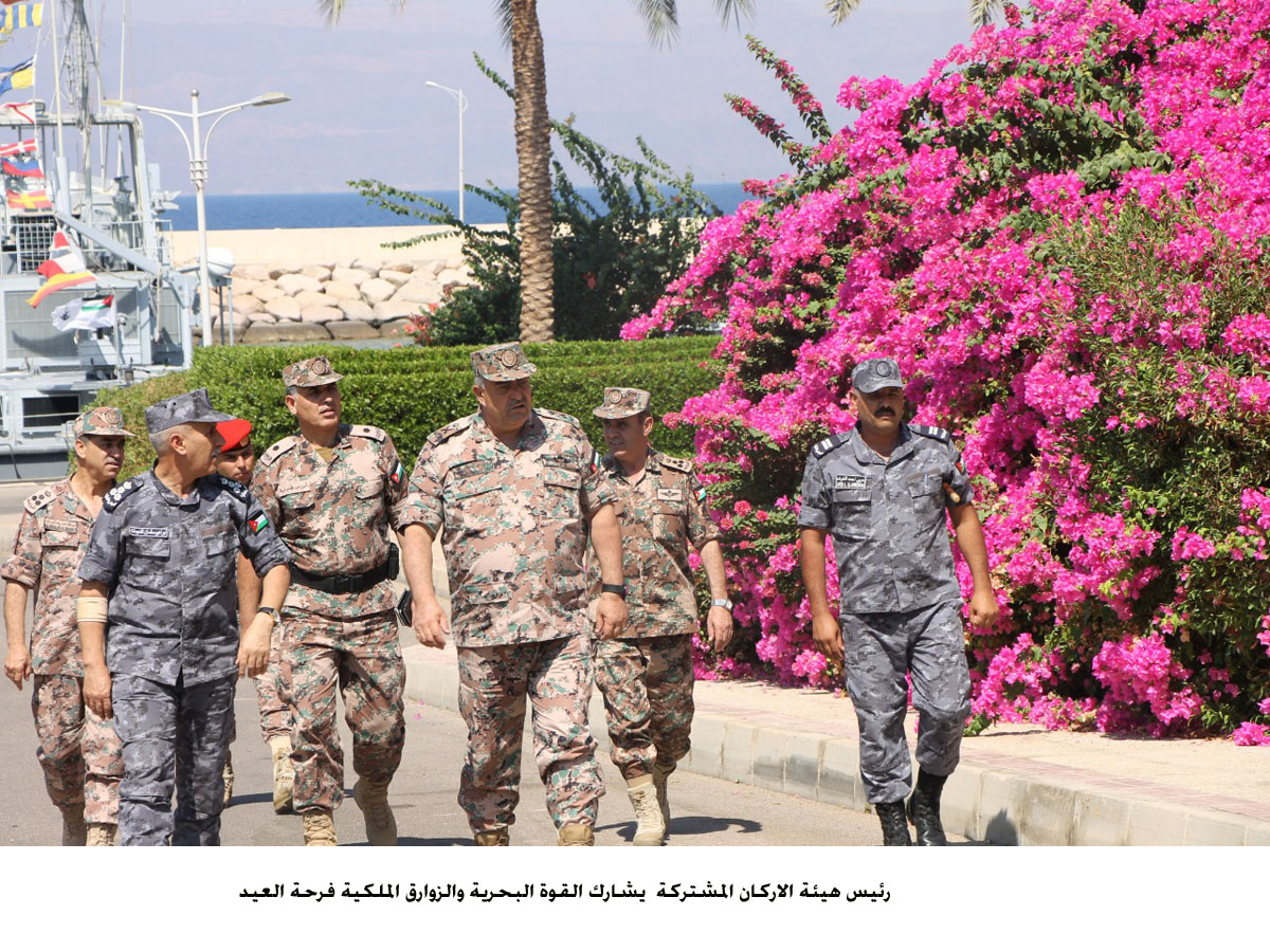 رئيس هيئة الاركان المشتركة  يشارك القوة البحرية والزوارق الملكية فرحة العيد <br>