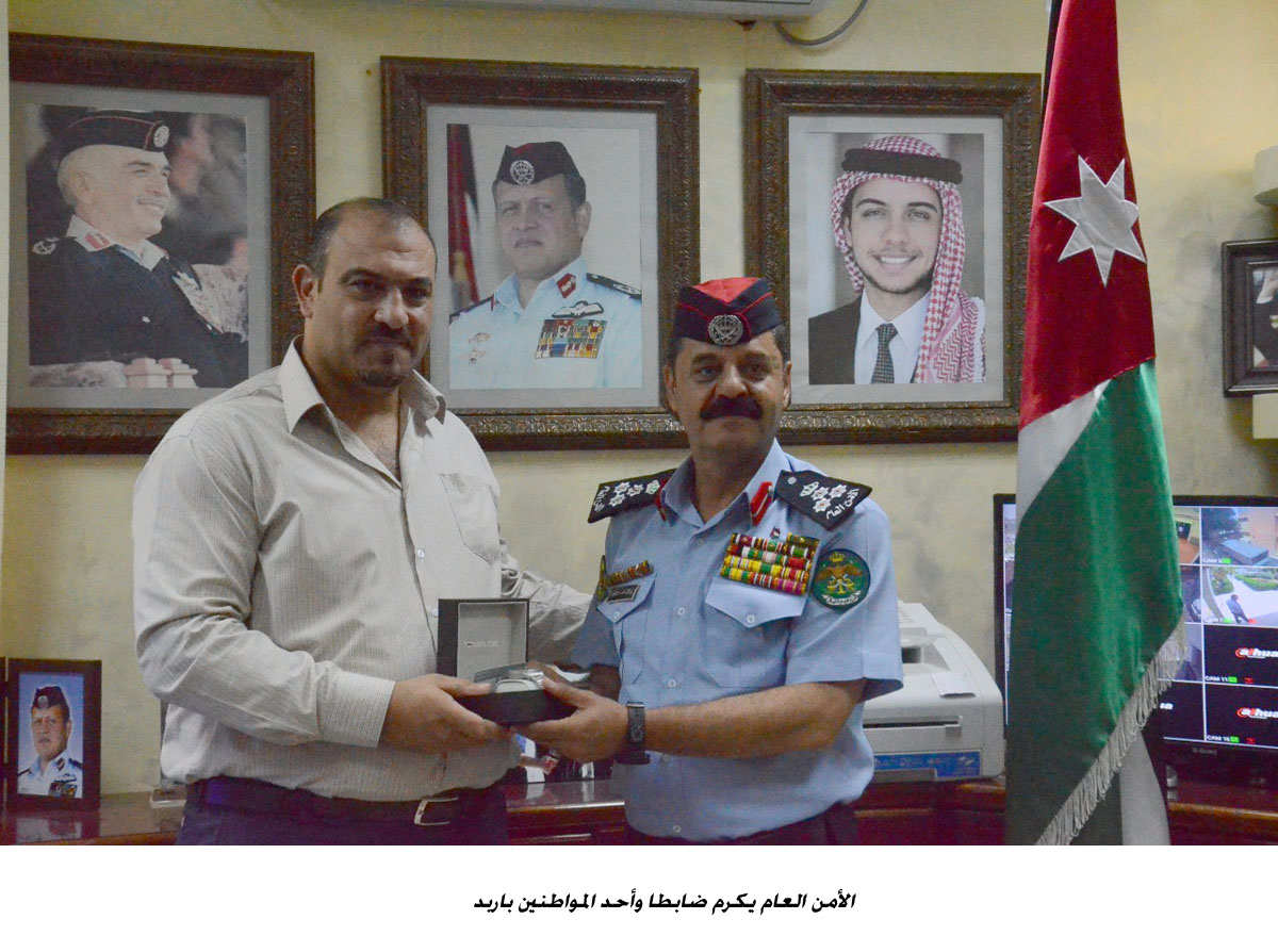 الأمن العام يكرم ضابطا وأحد المواطنين باربد<br>