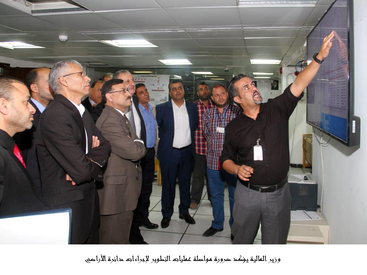 وزير المالية يؤكد ضرورة مواصلة عمليات التطوير لإجراءات دائرة الأراضي  <br>