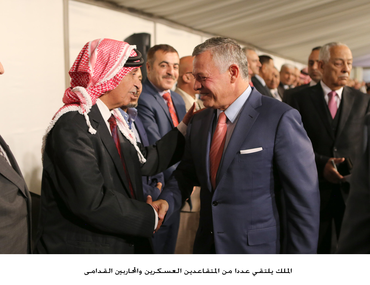 الملك يلتقي عددا من المتقاعدين العسكرين والمحاربين القدامى<br>