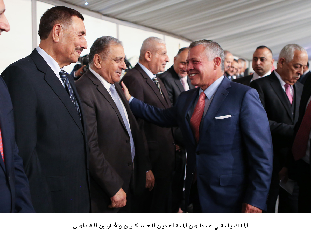 الملك يلتقي عددا من المتقاعدين العسكرين والمحاربين القدامى<br>