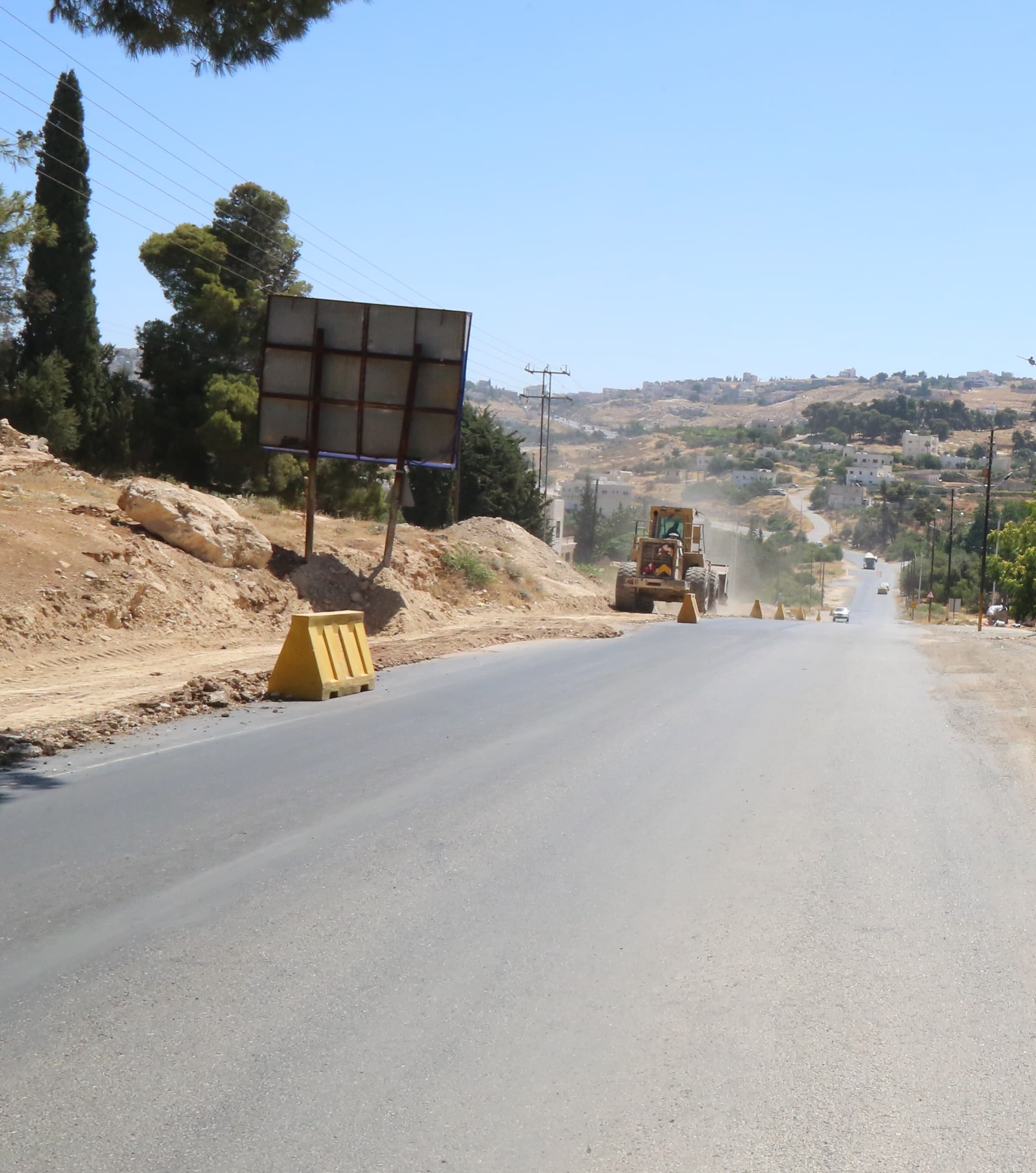  وزير الأشغال يتفقد مشاريع تطوير طرق في الأغوار وناعور