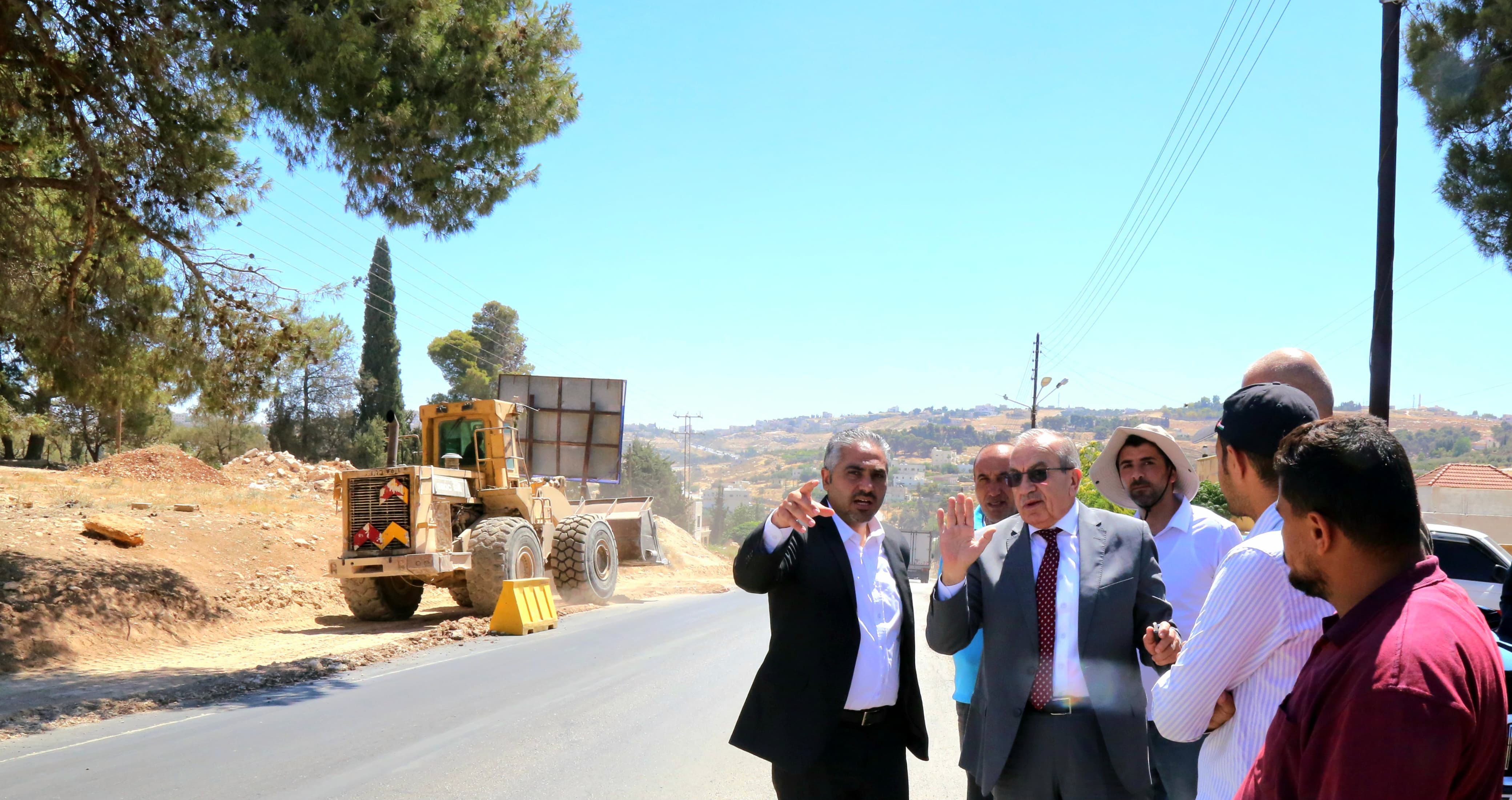  وزير الأشغال يتفقد مشاريع تطوير طرق في الأغوار وناعور