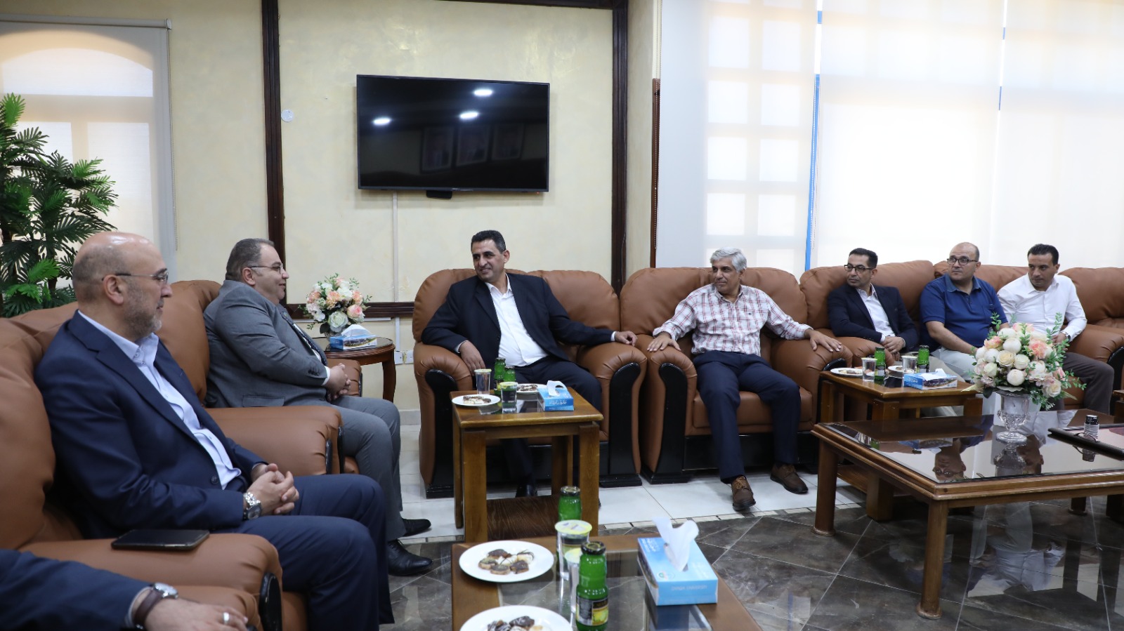 وفد من مدينة الأمير محمد للشباب يزور جامعة الزرقاء