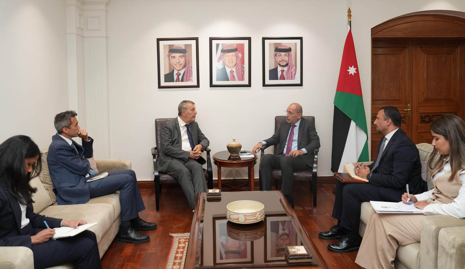 وزير الخارجية يؤكد أهمية أن يكون هناك تحرك دولي فوري لإدخال المساعدات إلى غزة