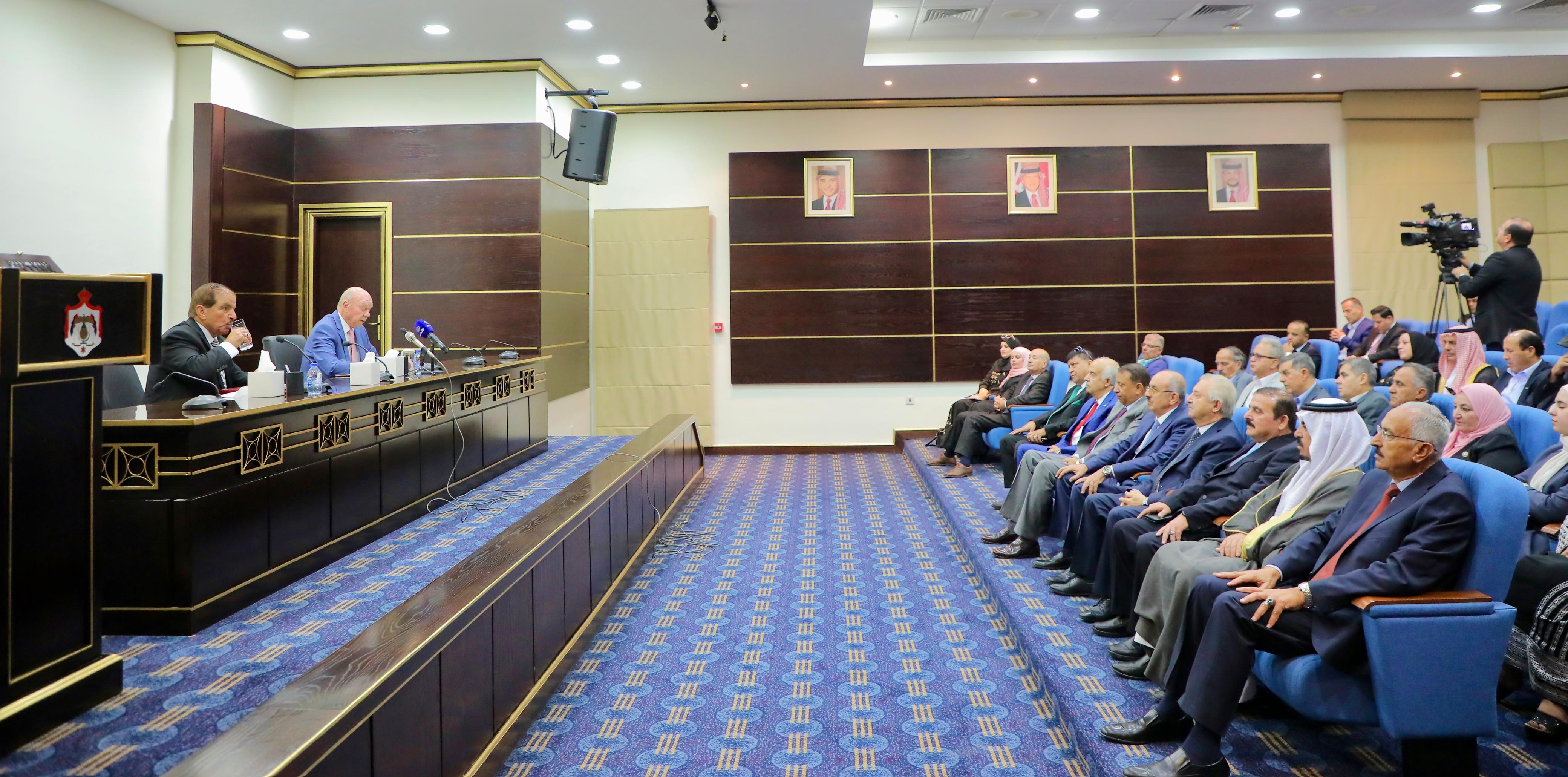 الفايز يستعرض عناصر قوة الدولة الأردنية وصمودها