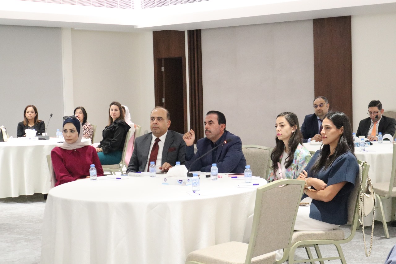 جلسة تعريفية بجائزة الحسين للعمل التطوعي في جمعية البنوك