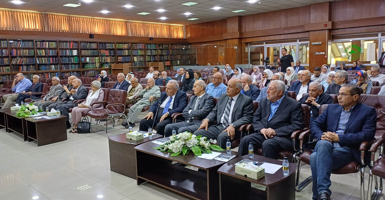 محاضرة تعاين إشعاعات فن المقامة عبر الأندلس وإشكالات الترجمة والتأثير