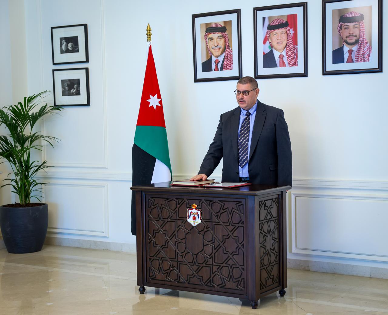 أعضاء مجلس مفوضي العقبة الاقتصادية الخاصة يؤدون القسم القانوني أمام رئيس الوزراء