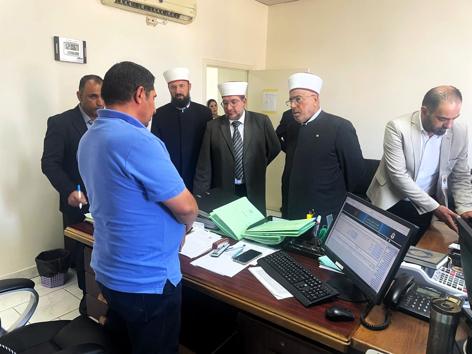 قاضي القضاة يتفقد سير العمل في محكمة السلط الابتدائية الشرعية