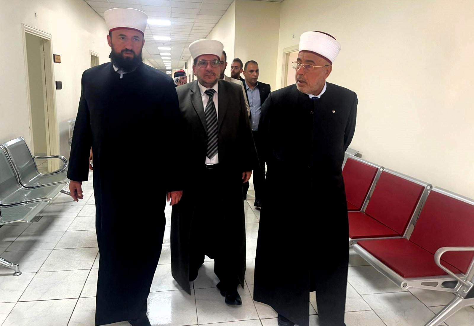 قاضي القضاة يتفقد سير العمل في محكمة السلط الابتدائية الشرعية