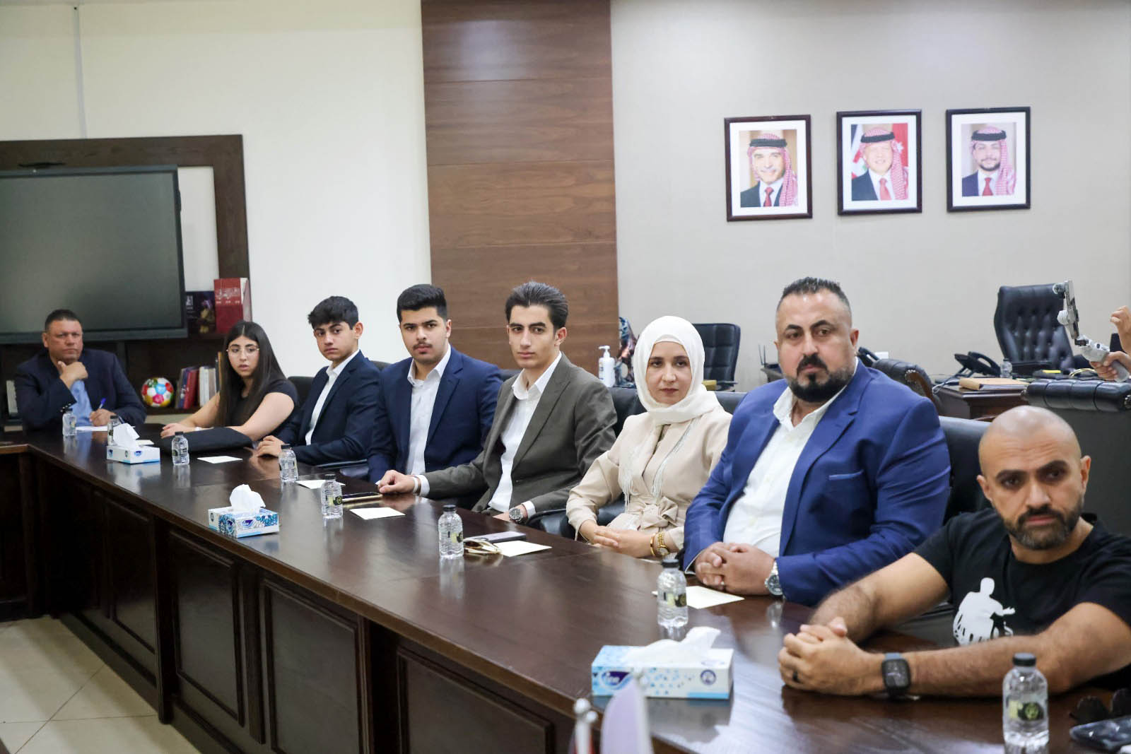 وزير الشباب يلتقي شباباً مبتكرين قدموا حلولاً لقضايا وطنية