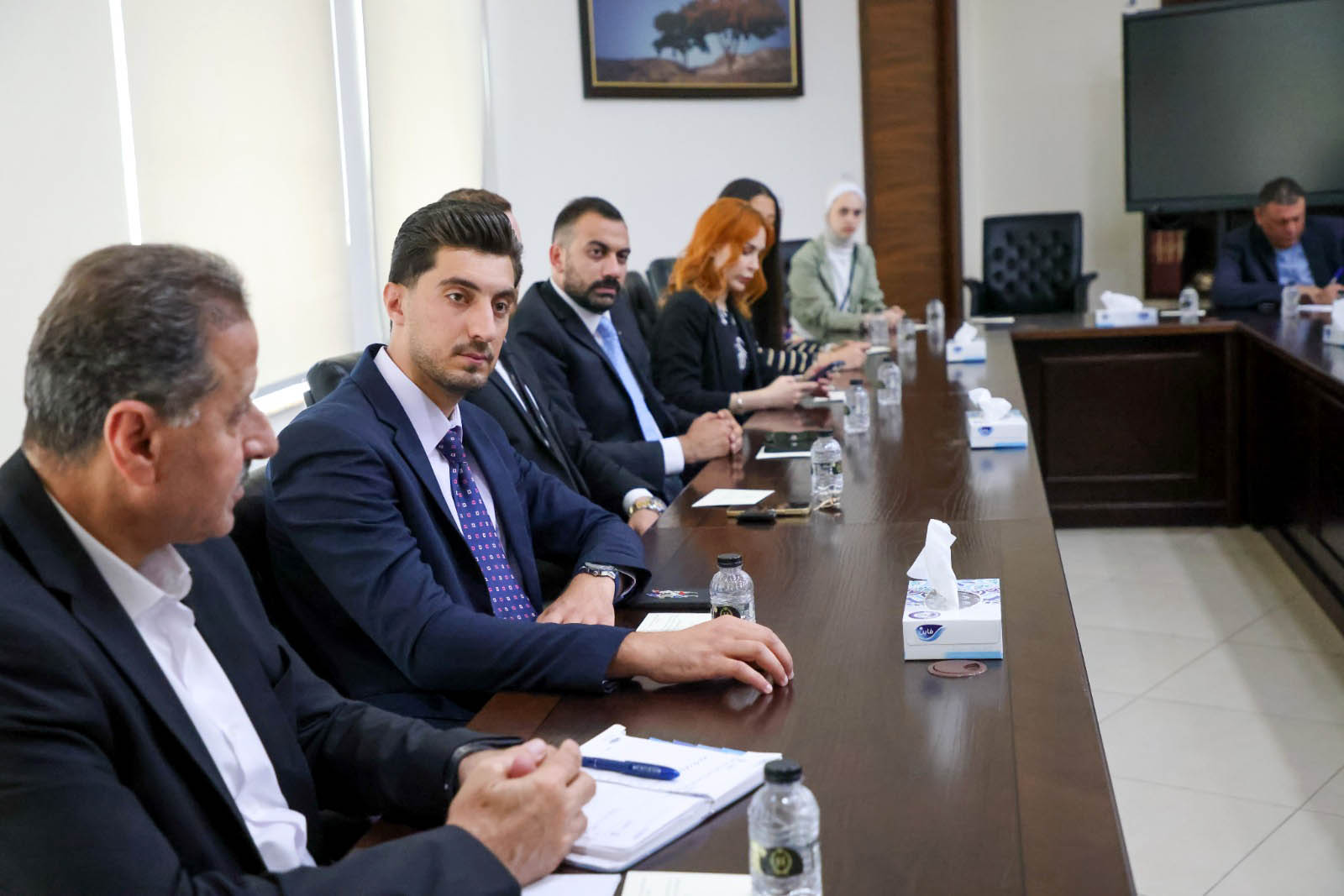 وزير الشباب يلتقي شباباً مبتكرين قدموا حلولاً لقضايا وطنية