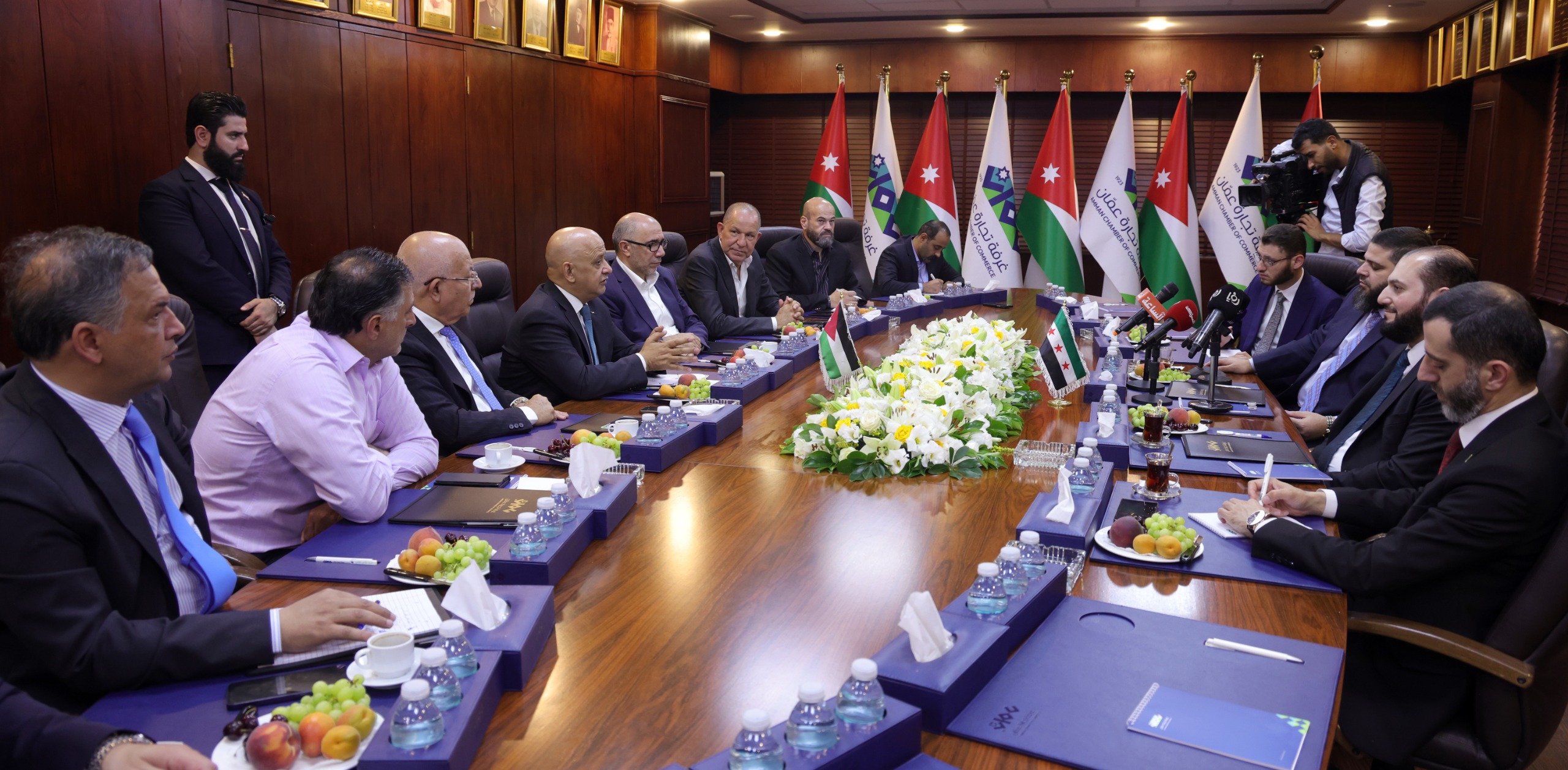 تجارة عمان تبحث مع محافظي دمشق وريفها التعاون الاقتصادي بين البلدين