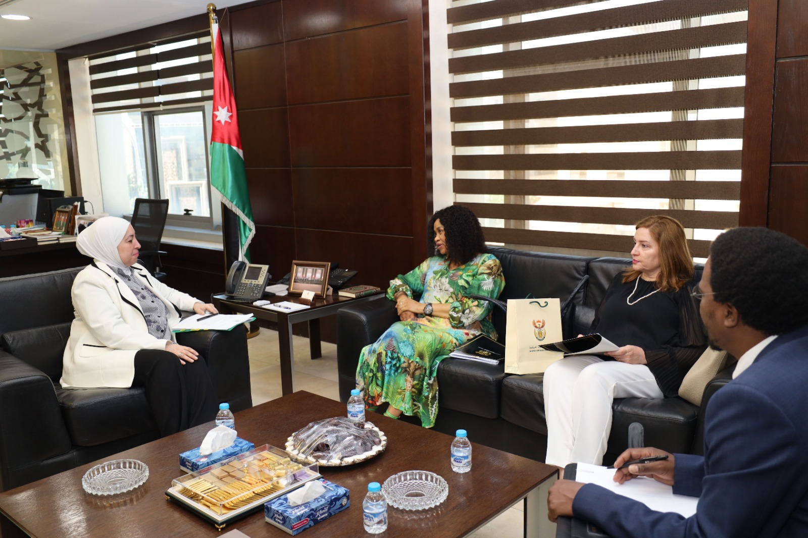 وزيرة النقل تبحث وسفيرة جنوب إفريقيا تعزيز التعاون