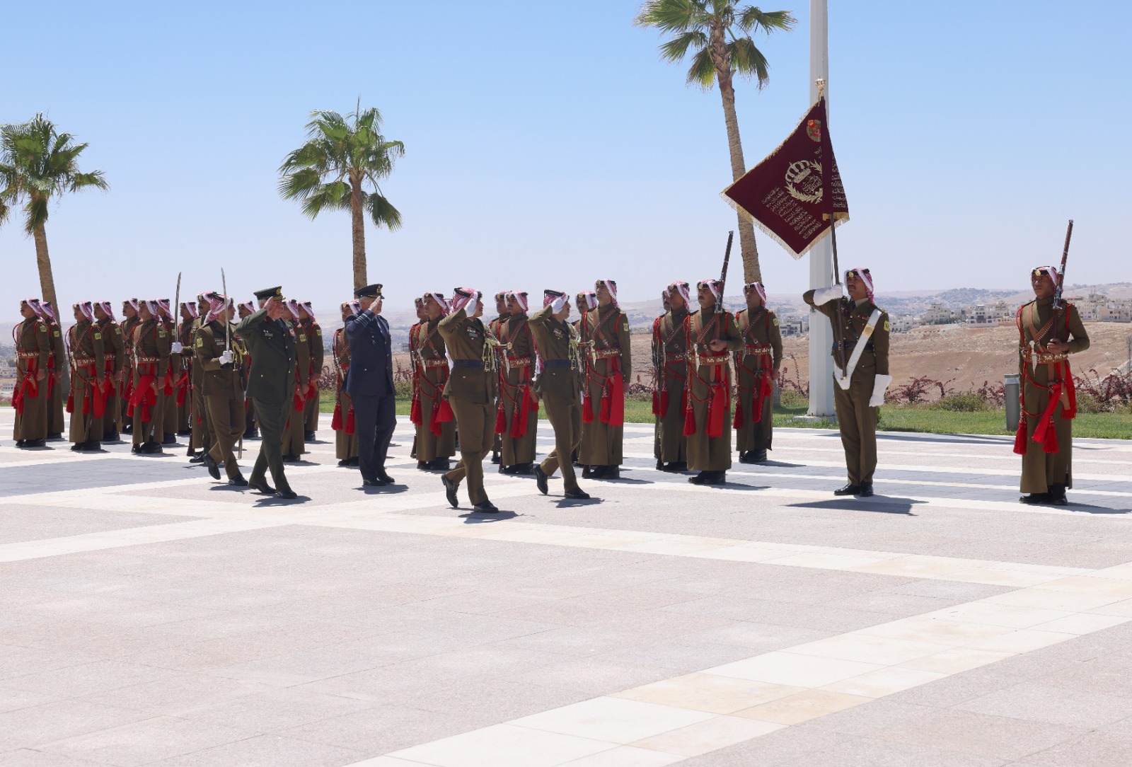 الحنيطي يستقبل رئيس دفاع القوات المسلحة الهولندية