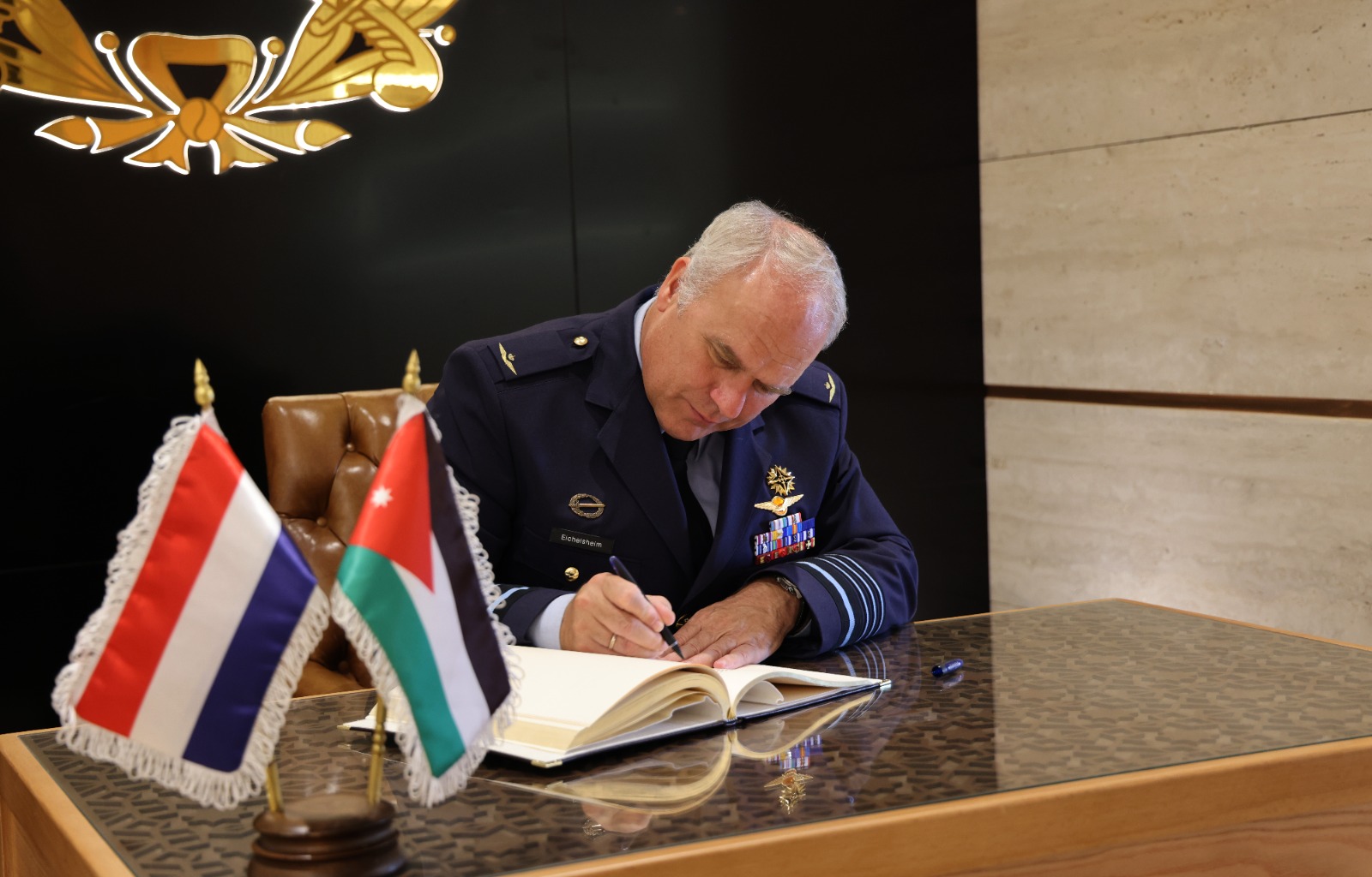 الحنيطي يستقبل رئيس دفاع القوات المسلحة الهولندية