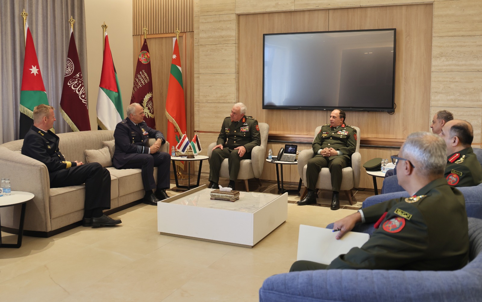 الحنيطي يستقبل رئيس دفاع القوات المسلحة الهولندية