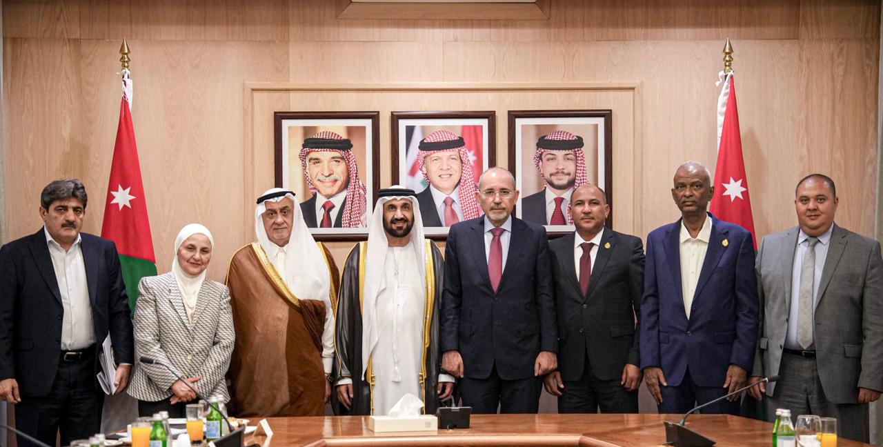 وزير الخارجية يلتقي رئيس البرلمان العربي