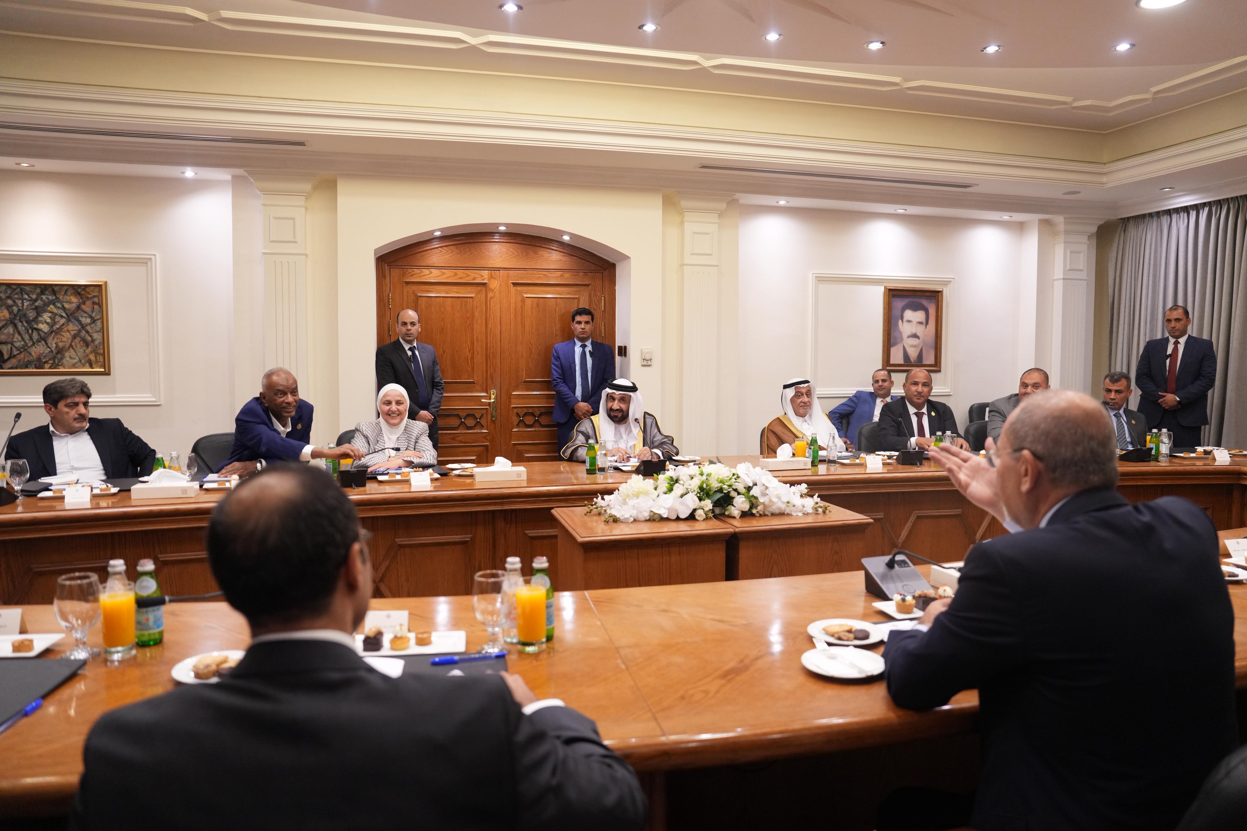 وزير الخارجية يلتقي رئيس البرلمان العربي