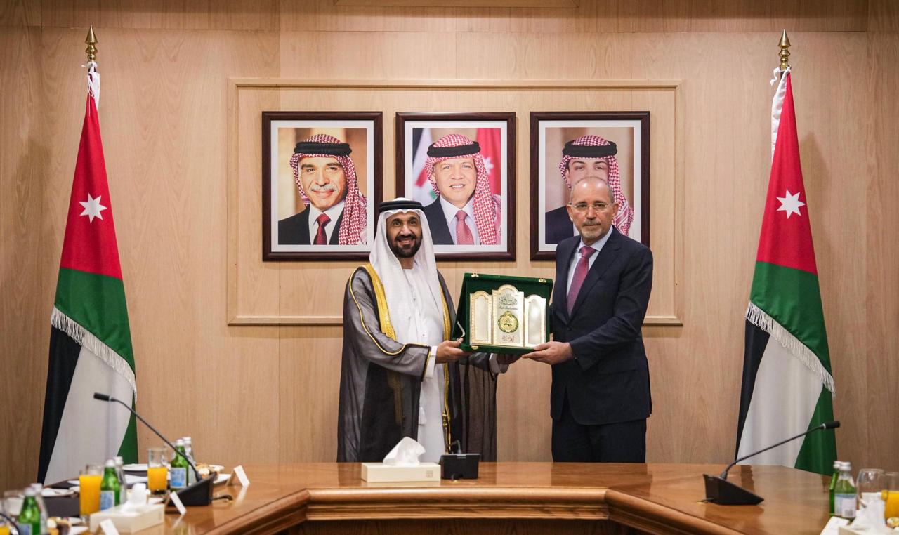 وزير الخارجية يلتقي رئيس البرلمان العربي