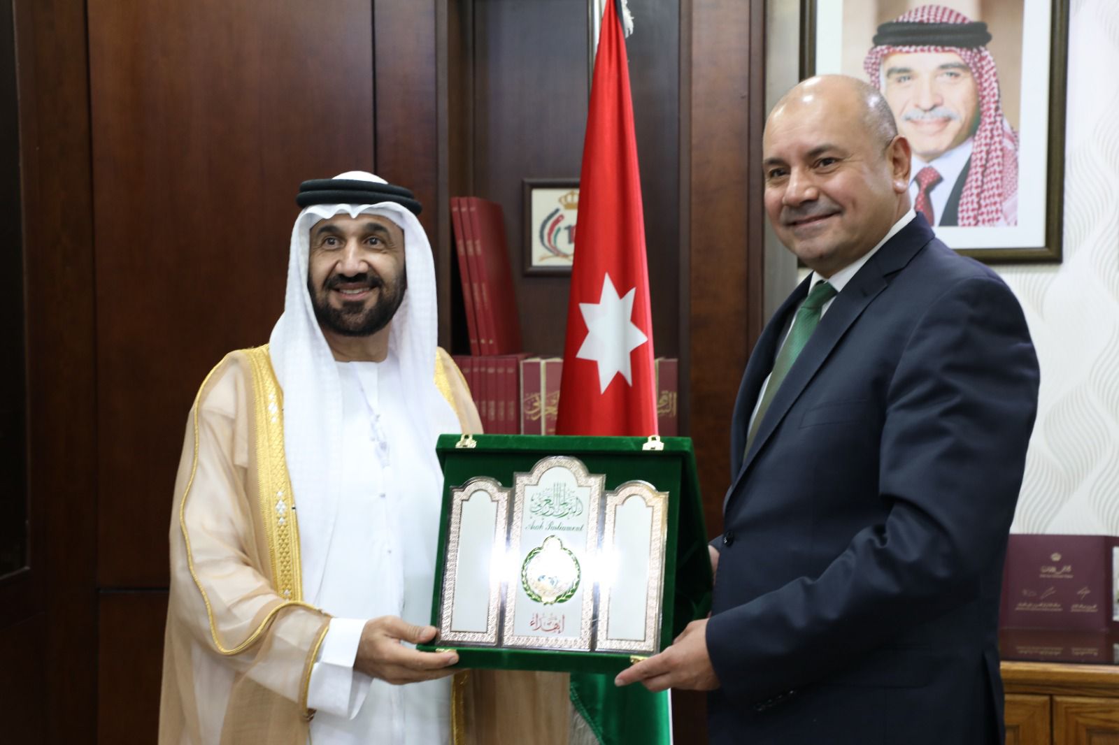 وزير الشؤون السياسية يستقبل رئيس البرلمان العربي