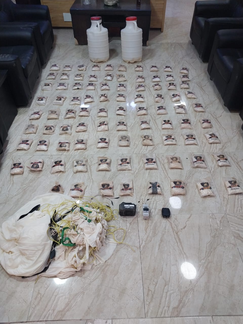 المنطقة العسكرية الشرقية تحبط محاولة تهريب مواد مخدرة باستخدام بالونات موجهة عن بعد