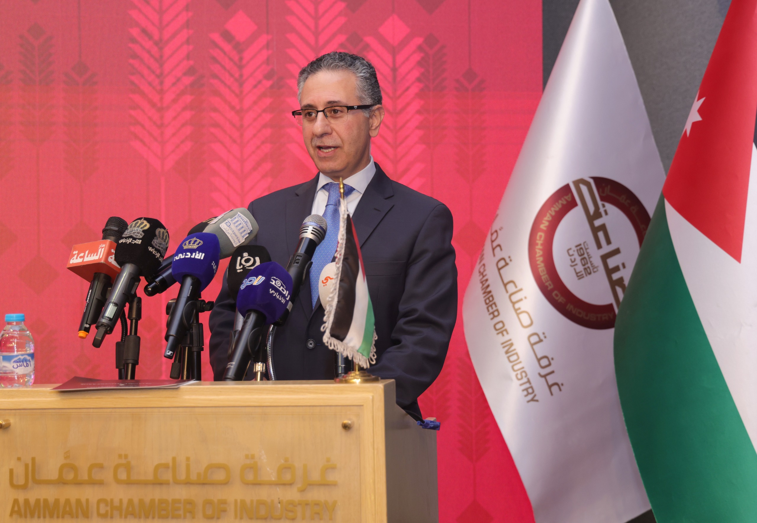 وزير الصناعة: حريصون على تطوير الصناعة الوطنية وتعزيز تنافسيتها