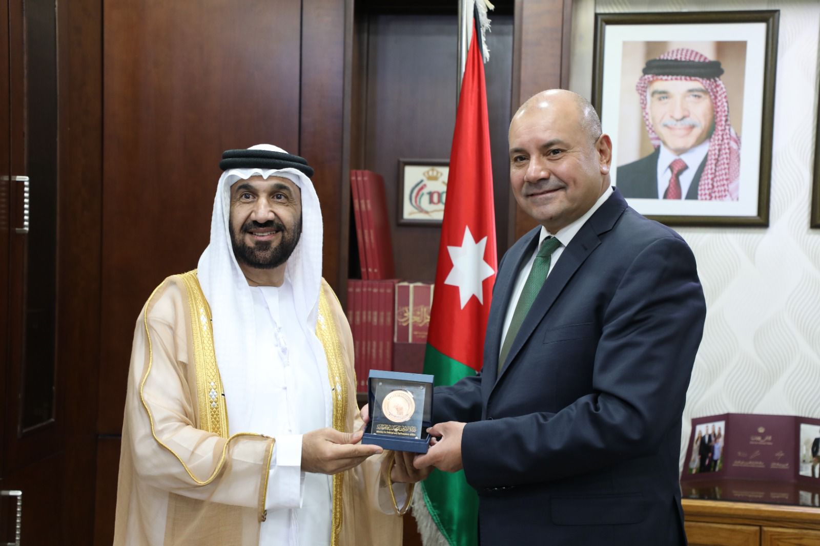 وزير الشؤون السياسية يستقبل رئيس البرلمان العربي