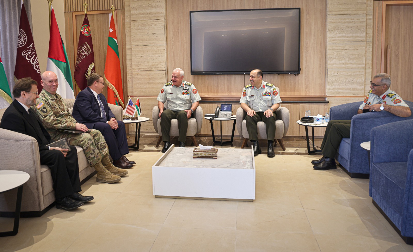 رئيس هيئة الأركان المشتركة يستقبل القائم بأعمال السفير الأميركي في عمان