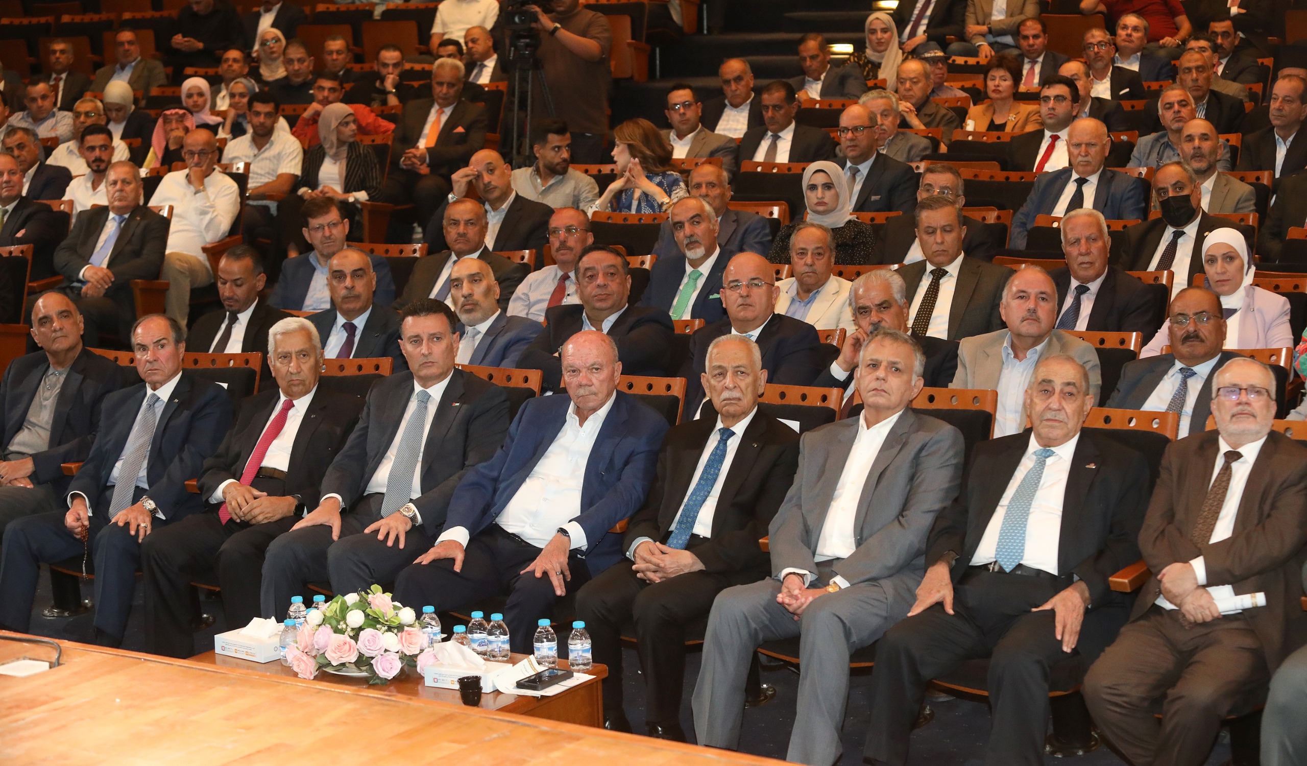 الروابدة يشهر كتابه شذرات من تاريخ الأردن