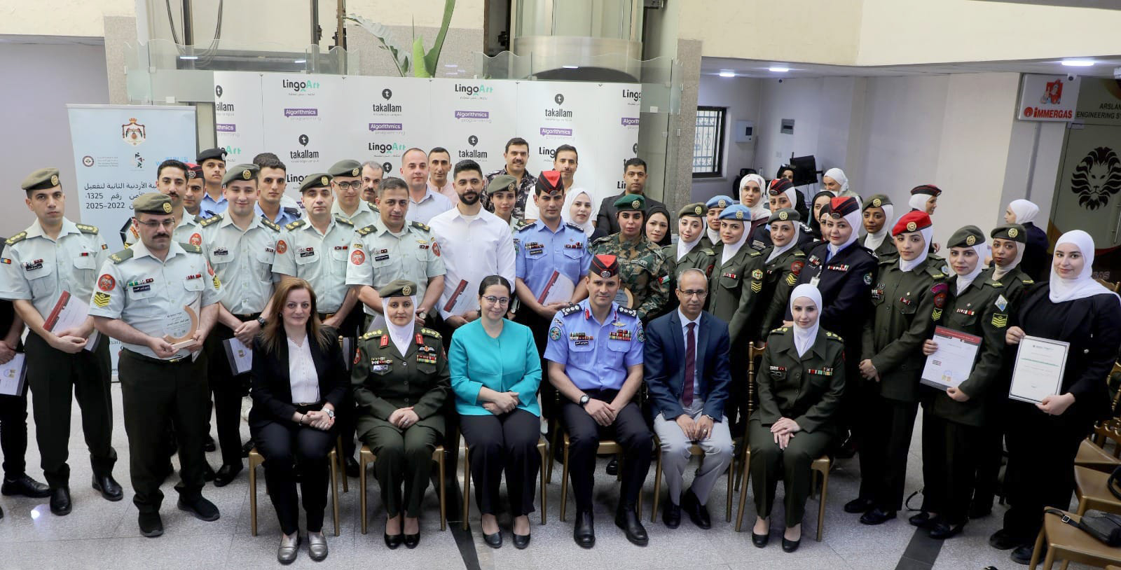 اختتام دورتي اللغتين الإنجليزية والفرنسية في مركز لينغو آرت