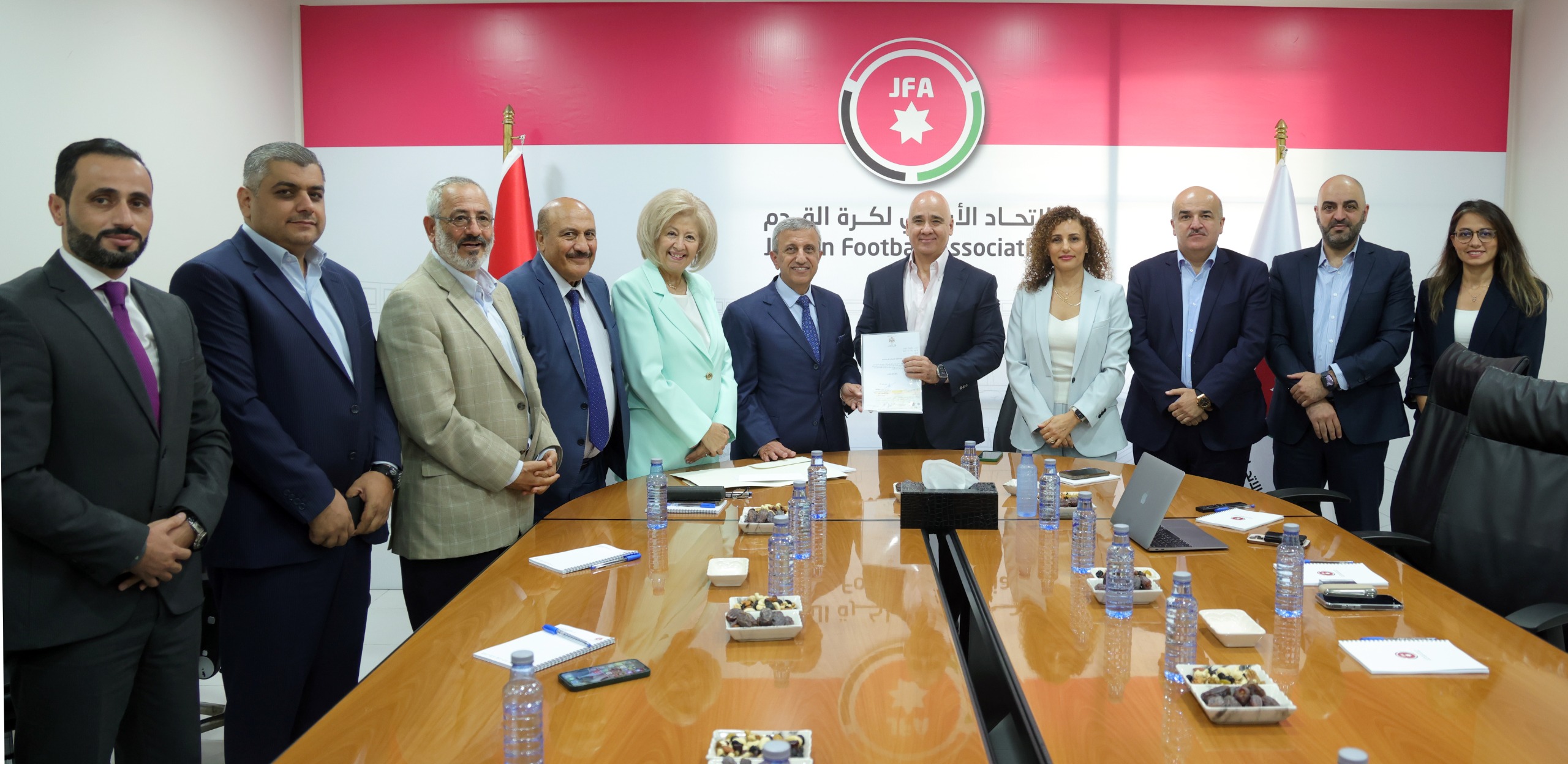 مجلس الأعيان يتبرع بـ 50 ألف دينار للمنتخب الوطني لكرة القدم