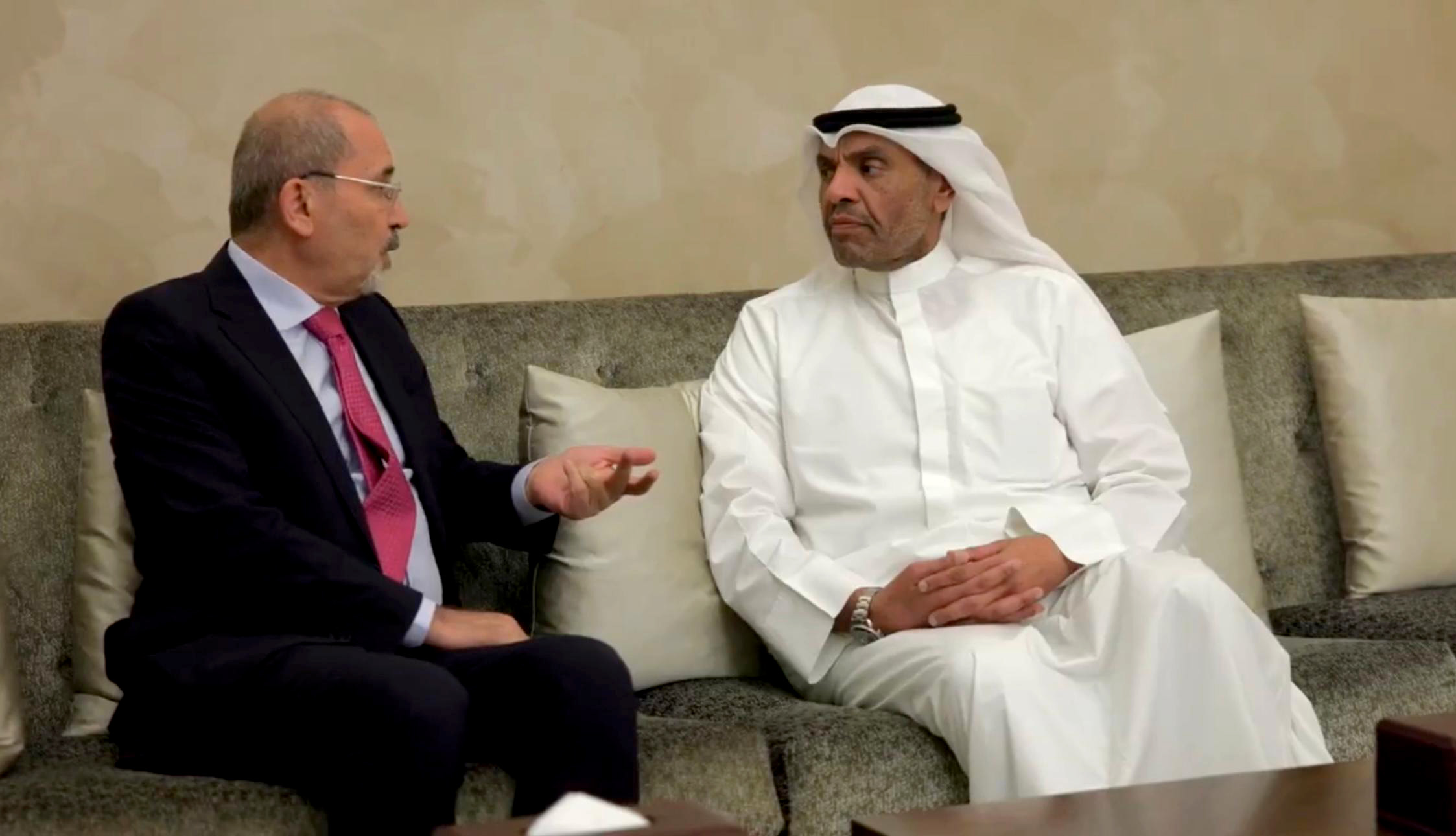 وزير الخارجية يبدأ زيارة رسمية إلى دولة الكويت الشقيقة