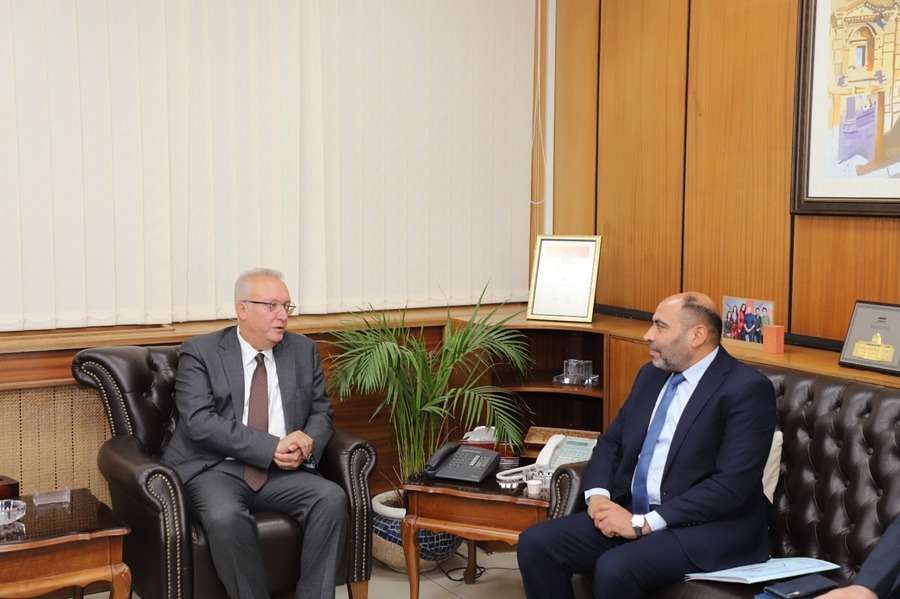 بحث التعاون العلمي بين جامعتي اليرموك والأنبار العراقية