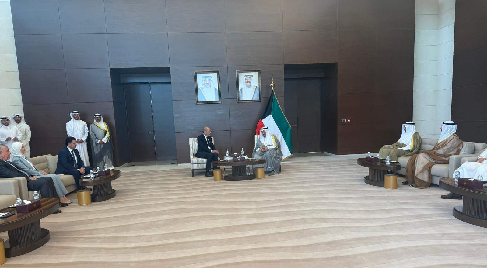 وزير الخارجية يلتقي رئيس مجلس الوزراء الكويتي