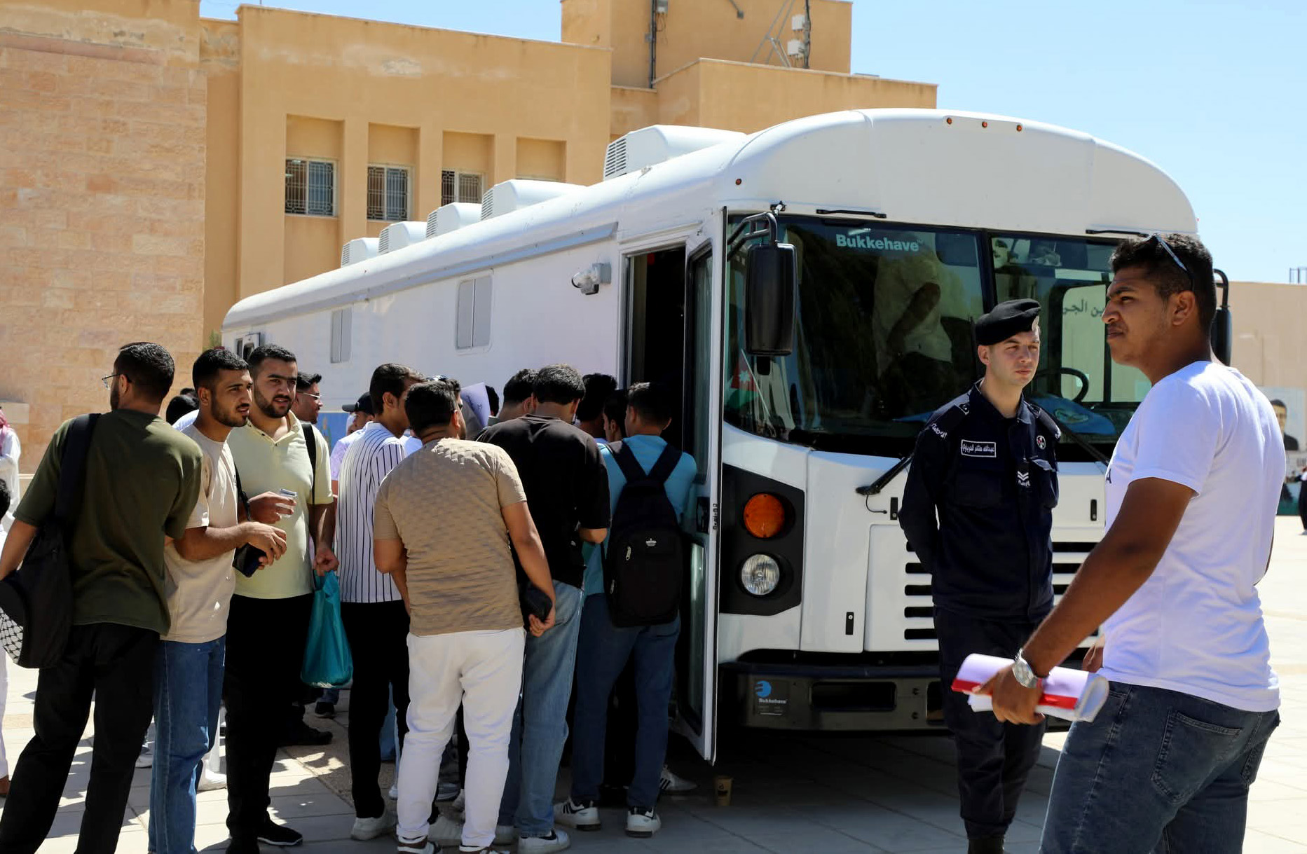 آل البيت تطلق معرضا متنقلا للتوعية بمخاطر المخدرات وتحتفي بذكرى الهجرة النبوية