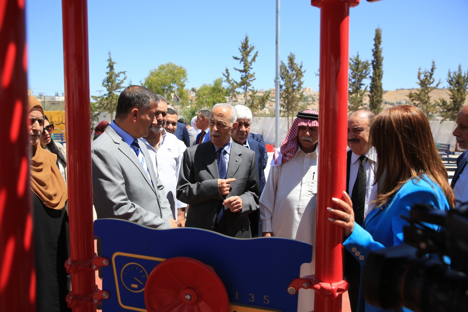 رئيس الديوان الملكي يتفقد مشاريع مبادرات ملكية في البلقاء