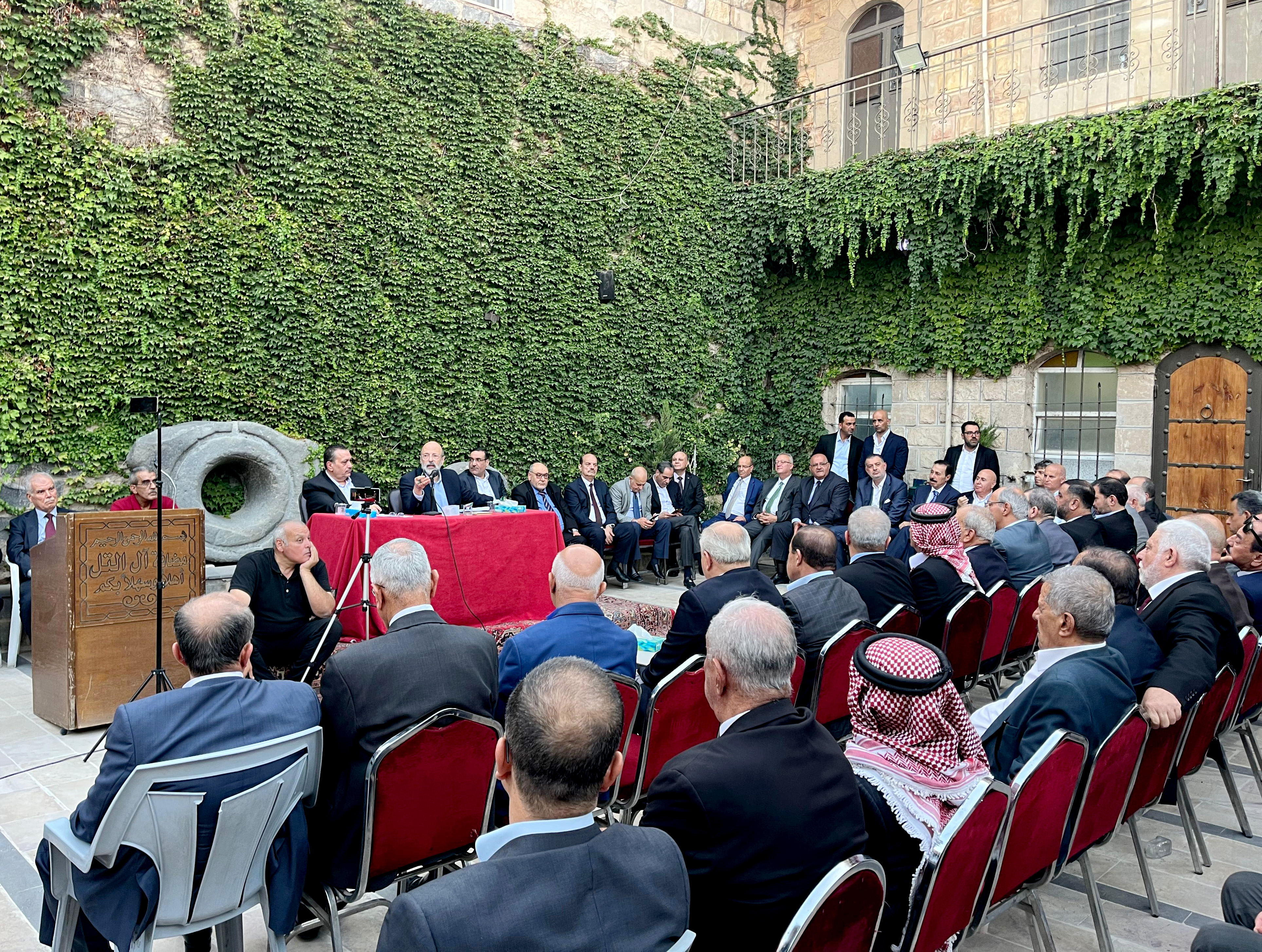 الرزاز يدعو لبناء مشروع وطني شامل لمواجهة التحديات الإقليمية والدولية