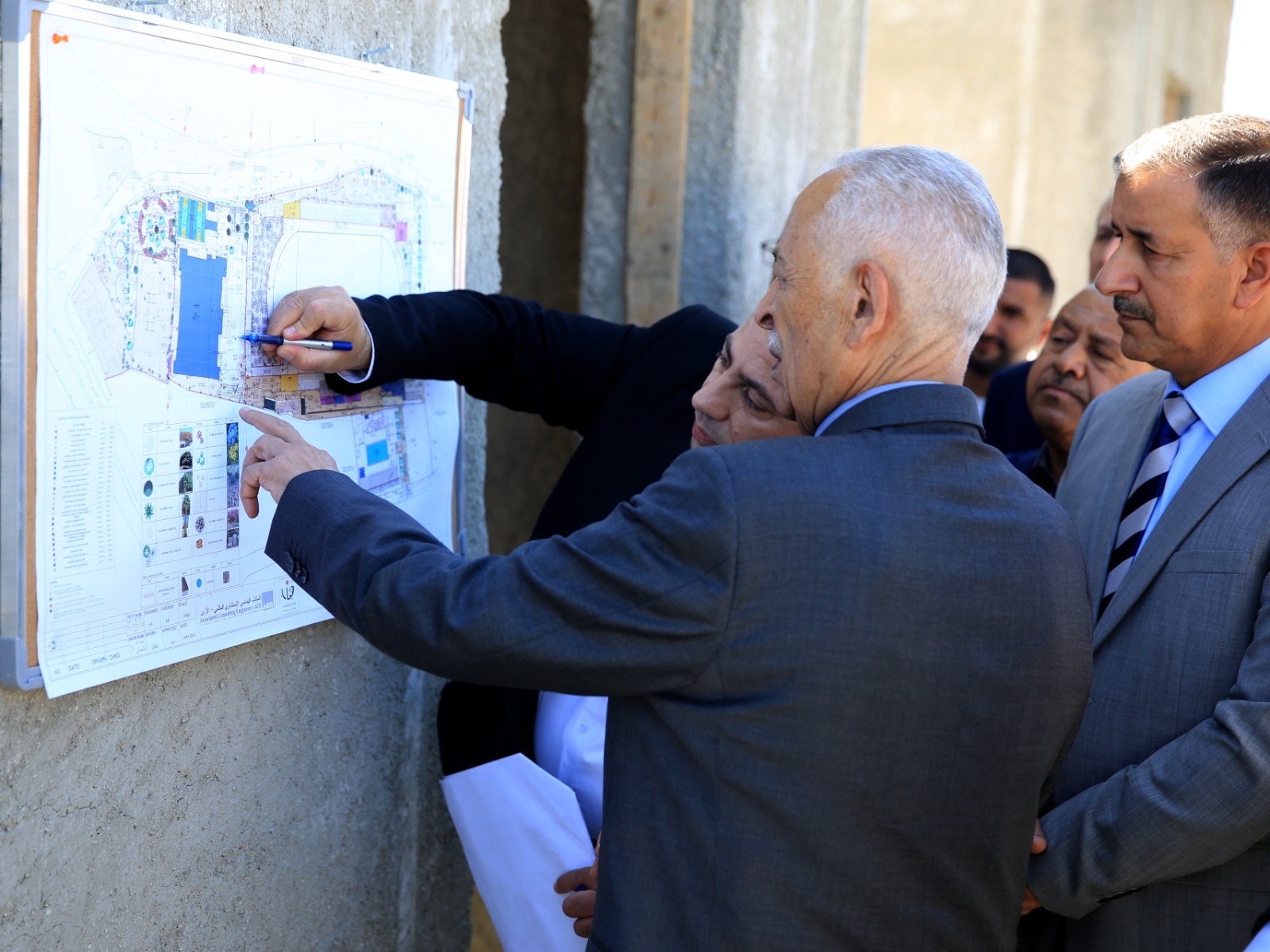 رئيس الديوان الملكي يتفقد مشاريع مبادرات ملكية في البلقاء
