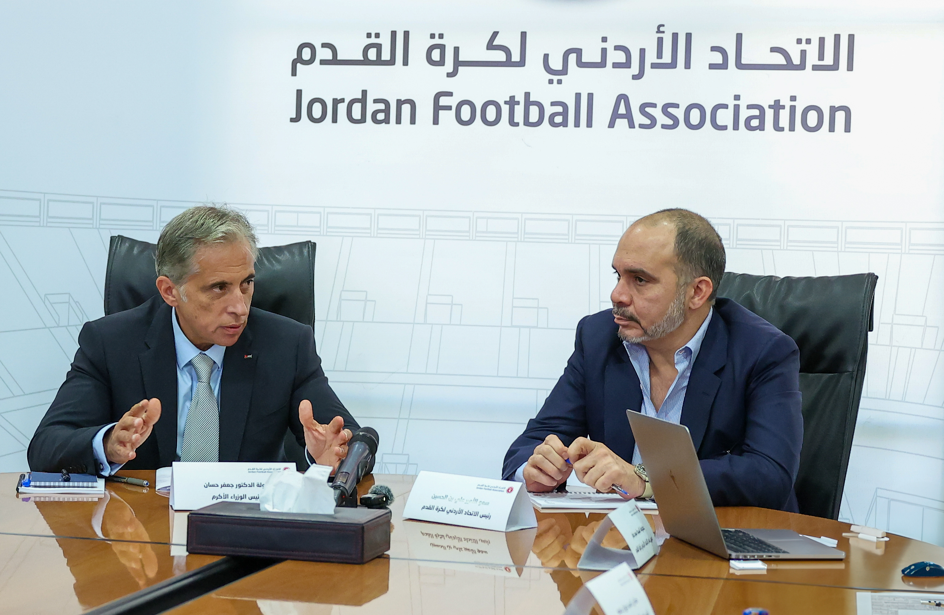 الأمير علي بن الحسين يترأس اجتماعاً للاتحاد الأردني لكرة القدم استضاف خلاله رئيس الوزراء