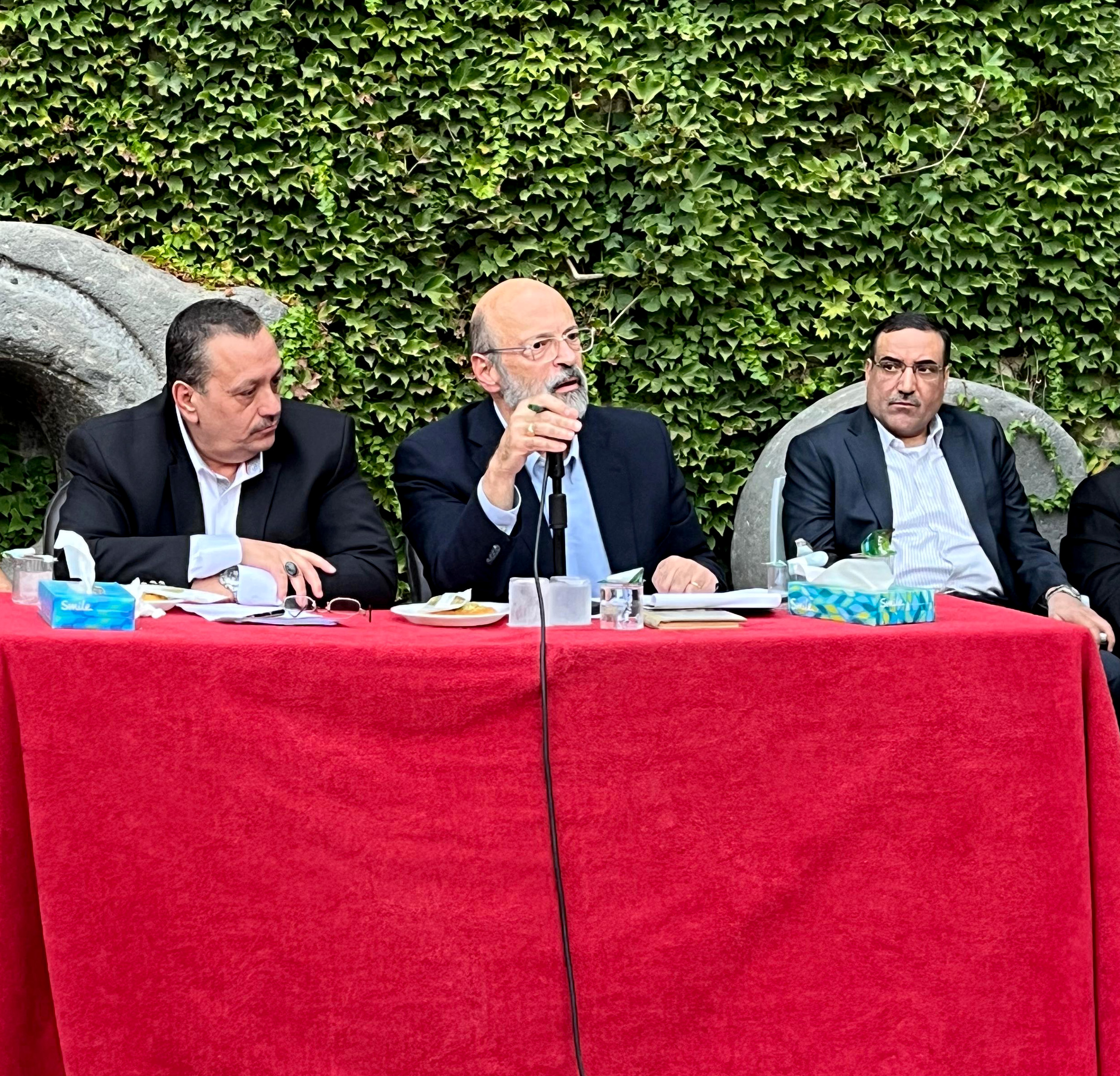 الرزاز يدعو لبناء مشروع وطني شامل لمواجهة التحديات الإقليمية والدولية