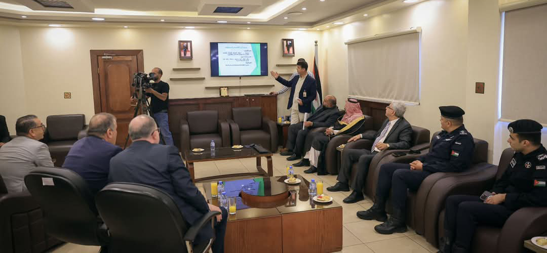 كتلة الأحزاب الوسطية تطلع على آليات التسويق بسوق عمان المركزي