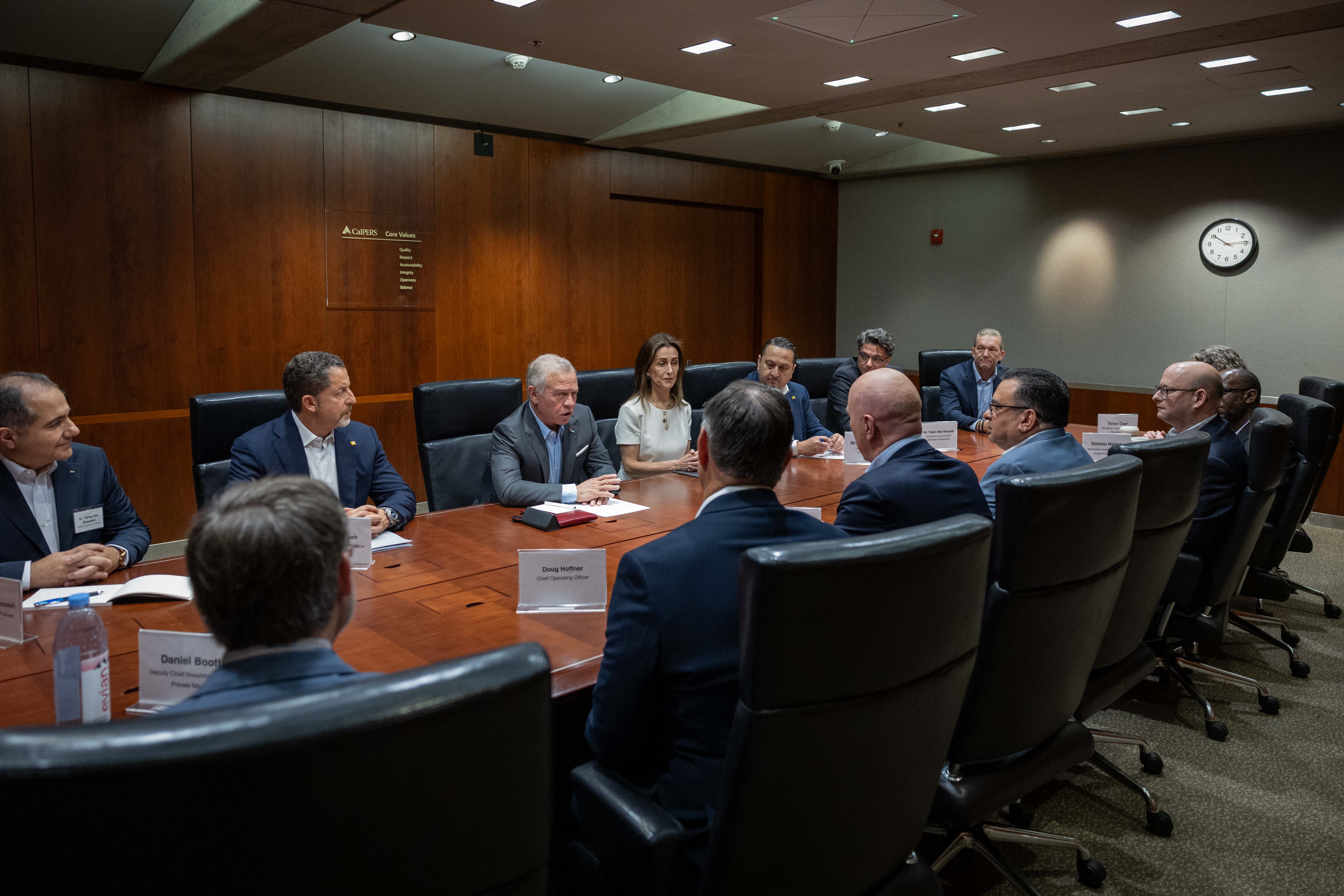 الملك يسلط الضوء على فرص الاستثمار في الأردن خلال لقاء مع ممثلين عن كالبرز في كاليفورنيا