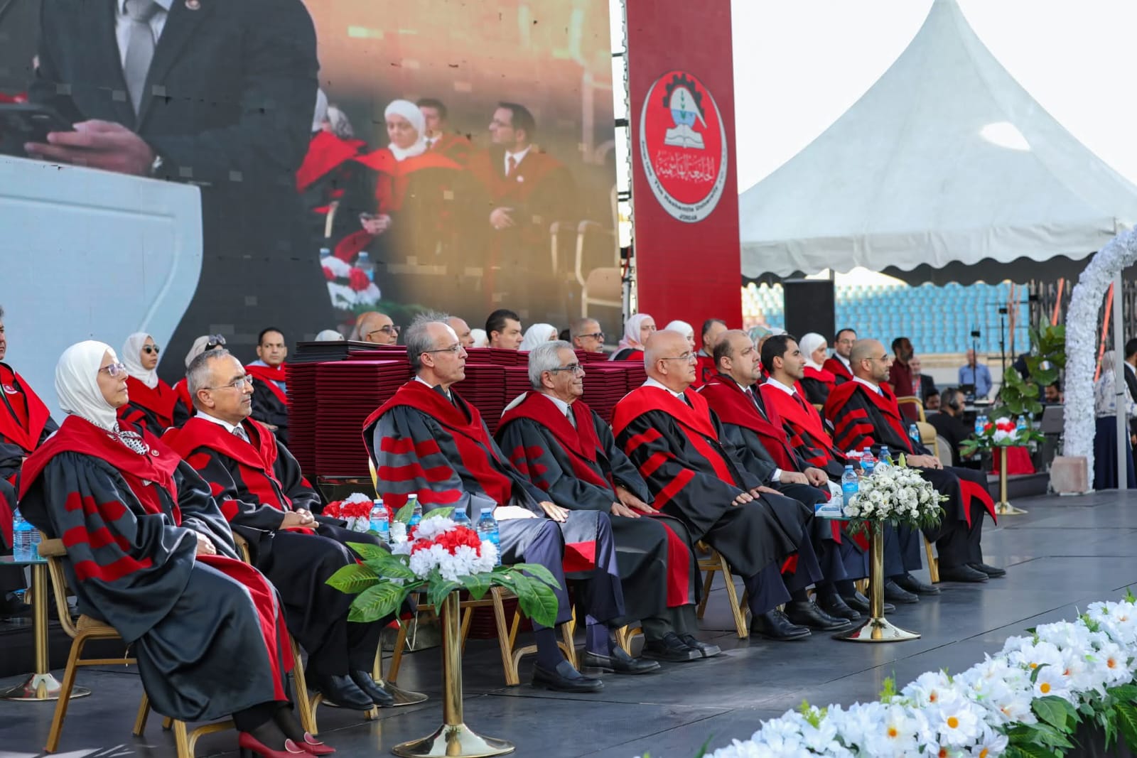 الجامعة الهاشمية تختتم تخريج الفوج السابع والعشرين من طلبتها